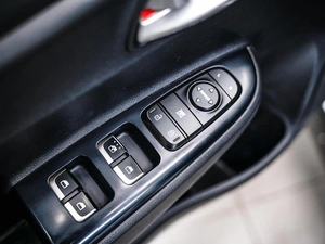 Хетчбэк Kia Rio X-Line 2019 года, 1370000 рублей, Красноярск