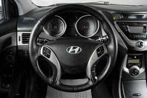 Седан Hyundai Elantra 2012 года, 919000 рублей, Тюмень