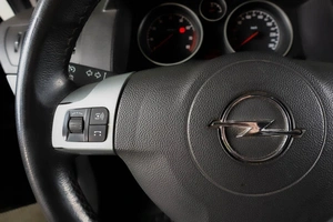 Седан Opel Astra 2010 года, 529000 рублей, Пермь