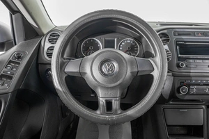 Внедорожник Volkswagen Tiguan 2012 года, 1449000 рублей, Барнаул