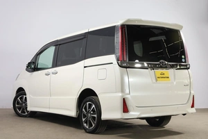 Минивэн Toyota Noah 2019 года, 2799000 рублей, Новосибирск