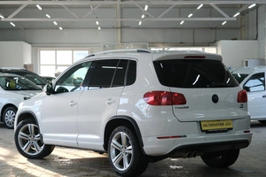Внедорожник Volkswagen Tiguan 2013 года, 899000 рублей, Омск