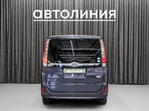 Минивэн Toyota Esquire 2015 года, 1765000 рублей, Красноярск