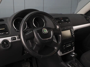 Внедорожник Skoda Yeti 2012 года, 860000 рублей, Омск