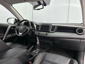 Внедорожник Toyota RAV4 2018 года, 2644990 рублей, Красноярск