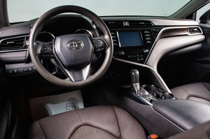 Седан Toyota Camry 2018 года, 2739000 рублей, Сургут