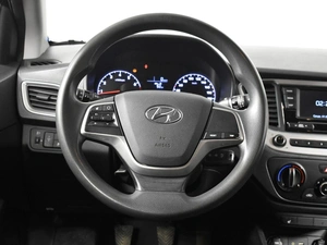 Седан Hyundai Solaris 2018 года, 1076100 рублей, Казань