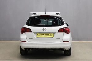 Универсал Opel Astra 2011 года, 599000 рублей, Новосибирск