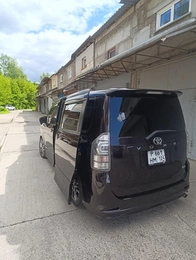 Минивэн Toyota Voxy 2010 года, 1500000 рублей, Железногорск