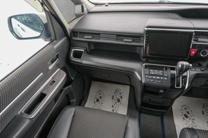 Минивэн Honda Stepwgn Spada 2015 года, 1989000 рублей, Красноярск