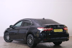 Седан Toyota Camry 2018 года, 2749000 рублей, Омск