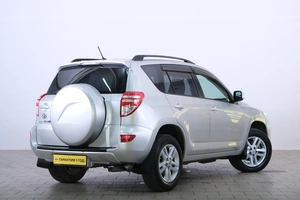 Внедорожник Toyota RAV4 2010 года, 1499000 рублей, Омск
