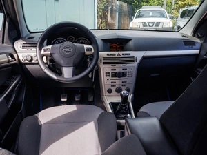 Седан Opel Astra 2008 года, 599000 рублей, Большой Сочи