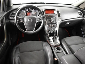 Хетчбэк Opel Astra 2011 года, 649900 рублей, Казань