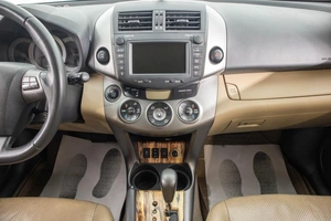 Внедорожник Toyota RAV4 2010 года, 1589000 рублей, Барнаул