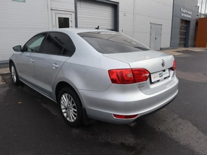 Седан Volkswagen Jetta 2013 года, 1090000 рублей, Железногорск