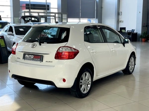 Хетчбэк Toyota Auris 2010 года, 887000 рублей, Солонцы