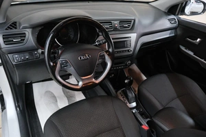 Седан Kia Rio 2016 года, 999000 рублей, Омск