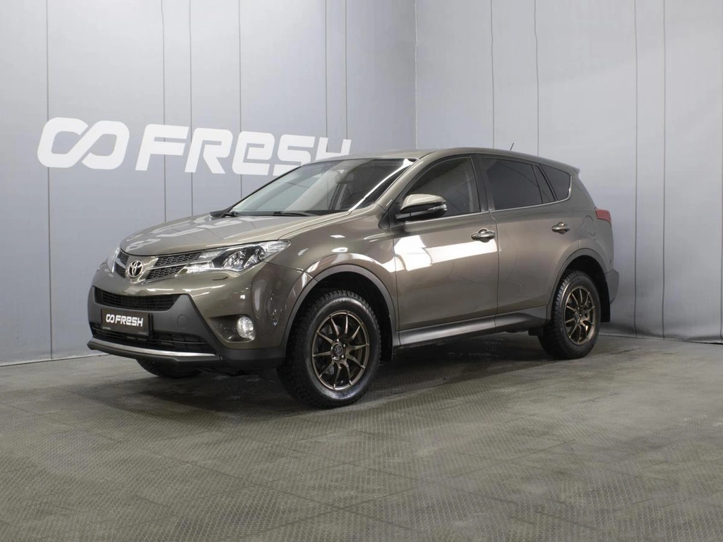 Внедорожник Toyota RAV4 2015 года, 2040000 рублей, Омск