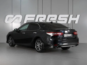 Седан Toyota Camry 2023 года, 3570000 рублей, Красный Пахарь