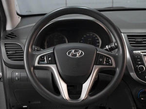 Седан Hyundai Solaris 2014 года, 830000 рублей, Омск