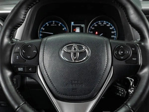 Внедорожник Toyota RAV4 2016 года, 2379000 рублей, Тюмень