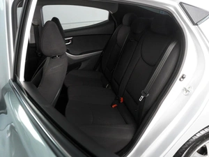 Седан Hyundai Elantra 2015 года, 1180000 рублей, Красный Пахарь