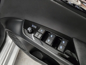 Лифтбек Toyota Prius 2018 года, 1750000 рублей, Красноярск