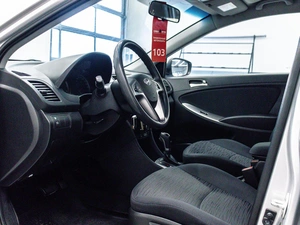 Седан Hyundai Solaris 2015 года, 1035000 рублей, Красноярск