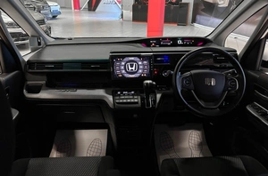 Минивэн Honda Stepwgn Spada 2017 года, 1987000 рублей, Красноярск