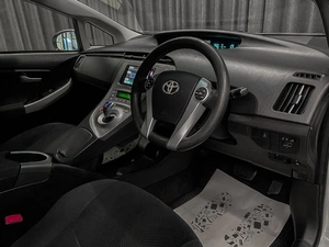 Лифтбек Toyota Prius 2013 года, 950000 рублей, Красноярск