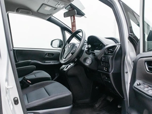 Минивэн Toyota Noah 2018 года, 2490000 рублей, Красноярск