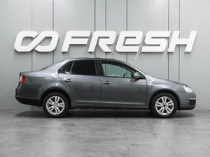 Седан Volkswagen Jetta 2010 года, 629000 рублей, Воронеж