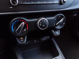 Седан Kia Rio 2022 года, 1349000 рублей, Саратов