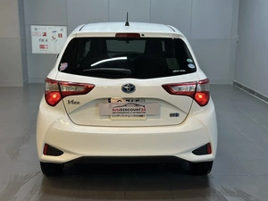 Хетчбэк Toyota Vitz 2017 года, 1197000 рублей, Красноярск
