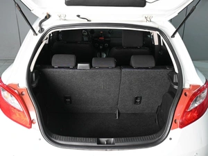 Хетчбэк Mazda 2 2011 года, 690000 рублей, Аксай