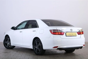 Седан Toyota Camry 2016 года, 2299000 рублей, Омск