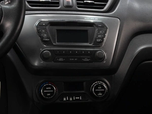 Хетчбэк Kia Rio 2012 года, 840000 рублей, Омск