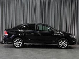 Седан Volkswagen Polo 2016 года, 1015000 рублей, Тюмень