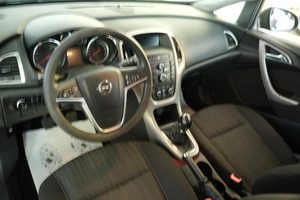 Хетчбэк Opel Astra 2012 года, 919000 рублей, Омск