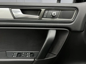 Внедорожник Volkswagen Touareg 2014 года, 2280000 рублей, Омск