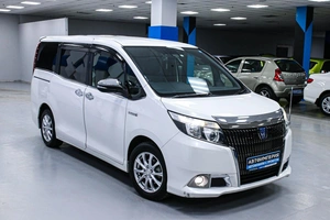 Минивэн Toyota Esquire 2016 года, 2033000 рублей, Солонцы