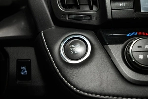 Внедорожник Toyota RAV4 2017 года, 2799000 рублей, Ульяновск