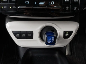 Лифтбек Toyota Prius 2016 года, 1735000 рублей, Тюмень