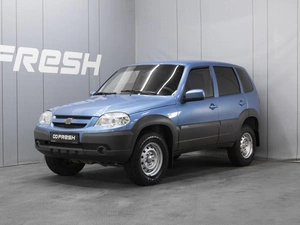 Внедорожник Chevrolet Niva 2017 года, 720000 рублей, Омск