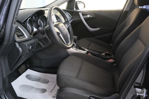 Универсал Opel Astra 2011 года, 769000 рублей, Омск