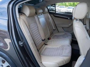 Седан Volkswagen Passat 2012 года, 950000 рублей, Волгоград