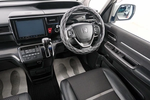Минивэн Honda Stepwgn Spada 2015 года, 1729000 рублей, Красноярск