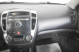 Хетчбэк Kia Ceed 2011 года, 899000 рублей, Кемерово