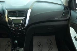 Седан Hyundai Solaris 2011 года, 959000 рублей, Омск